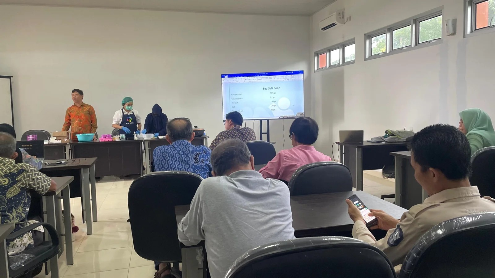Institut Pahlawan 12 dan KTB UKM Dorong Ekonomi Sirkular, Olah Sumber Daya Lokal Jadi Produk Bernilai